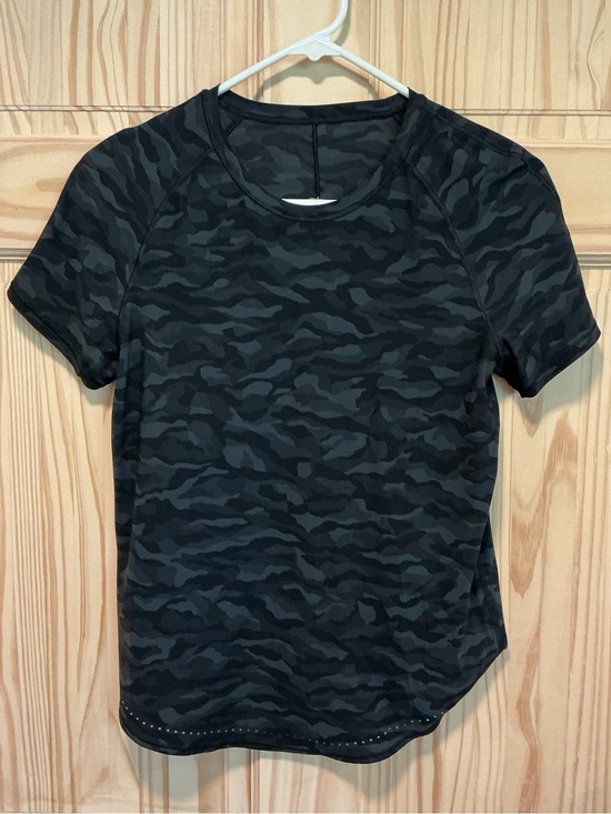 lululemon athletica Tops - Lululemon Rise and Run Short Sleeve Shirt XS/S Camo